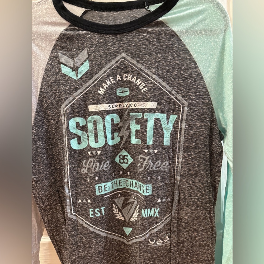 Society Graphic Tee - size XL